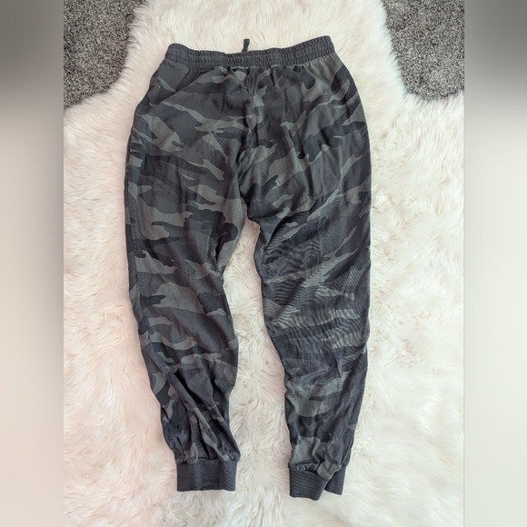 Splendid Camo Jogger Style Casual Pants - Picture 4 of 4